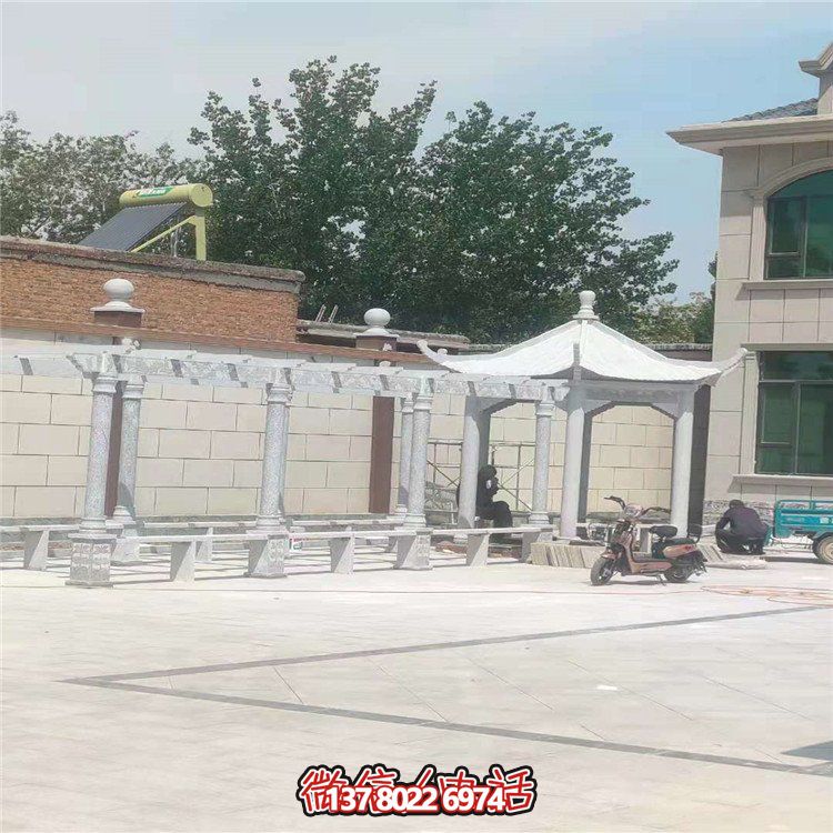 仿古涼亭，大理石裝飾，搭配花架，為別墅院子增添份量