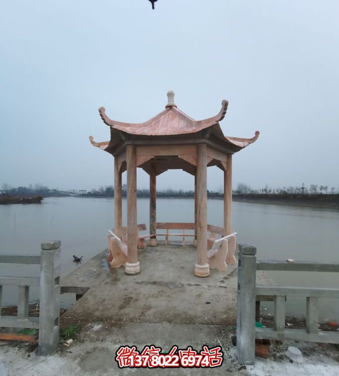 河邊大理石涼亭雕塑，欣賞晚霞紅