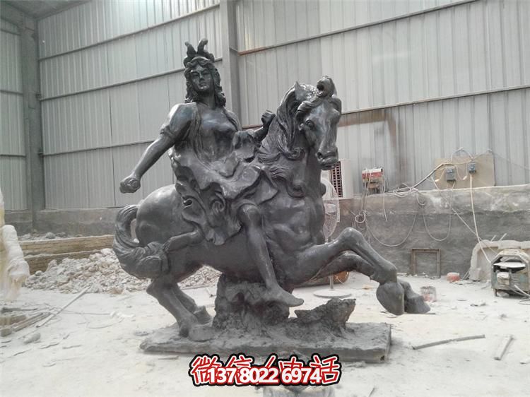 超越傳統(tǒng)，探索未知的玻璃鋼騎馬擺件