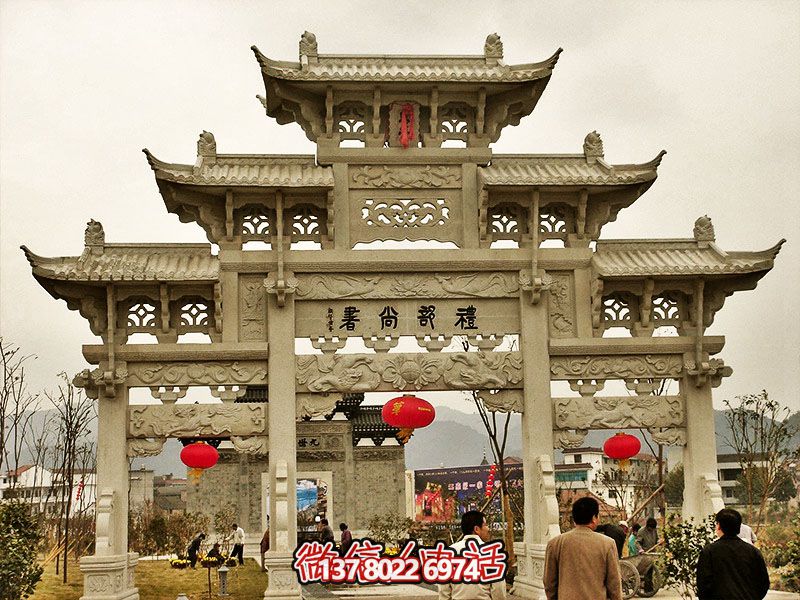 鏤空三門牌坊,點綴城市廣場 鏤空三門牌坊,點綴城市廣場